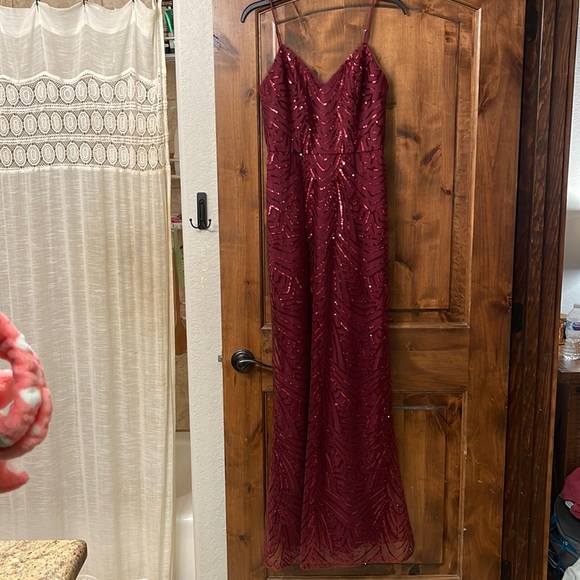 Maroon/Burgundy size 4 long formal dress. - Picture 1 of 5